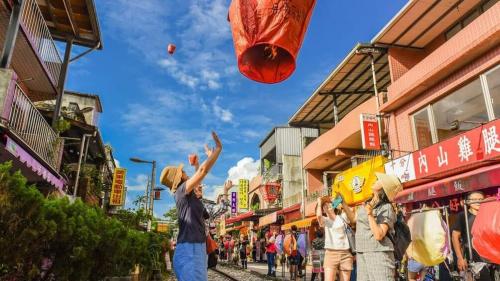 Tour Đ&agrave;i Loan gi&aacute; rẻ
