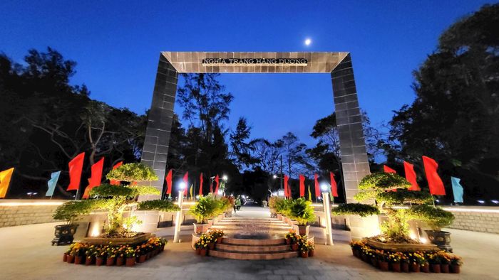 H&agrave;nh tr&igrave;nh t&acirc;m linh tour C&ocirc;n Đảo gi&aacute; rẻ - Nghĩa trang H&agrave;ng Dương