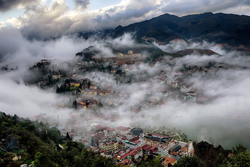 N&uacute;i H&agrave;m Rồng
